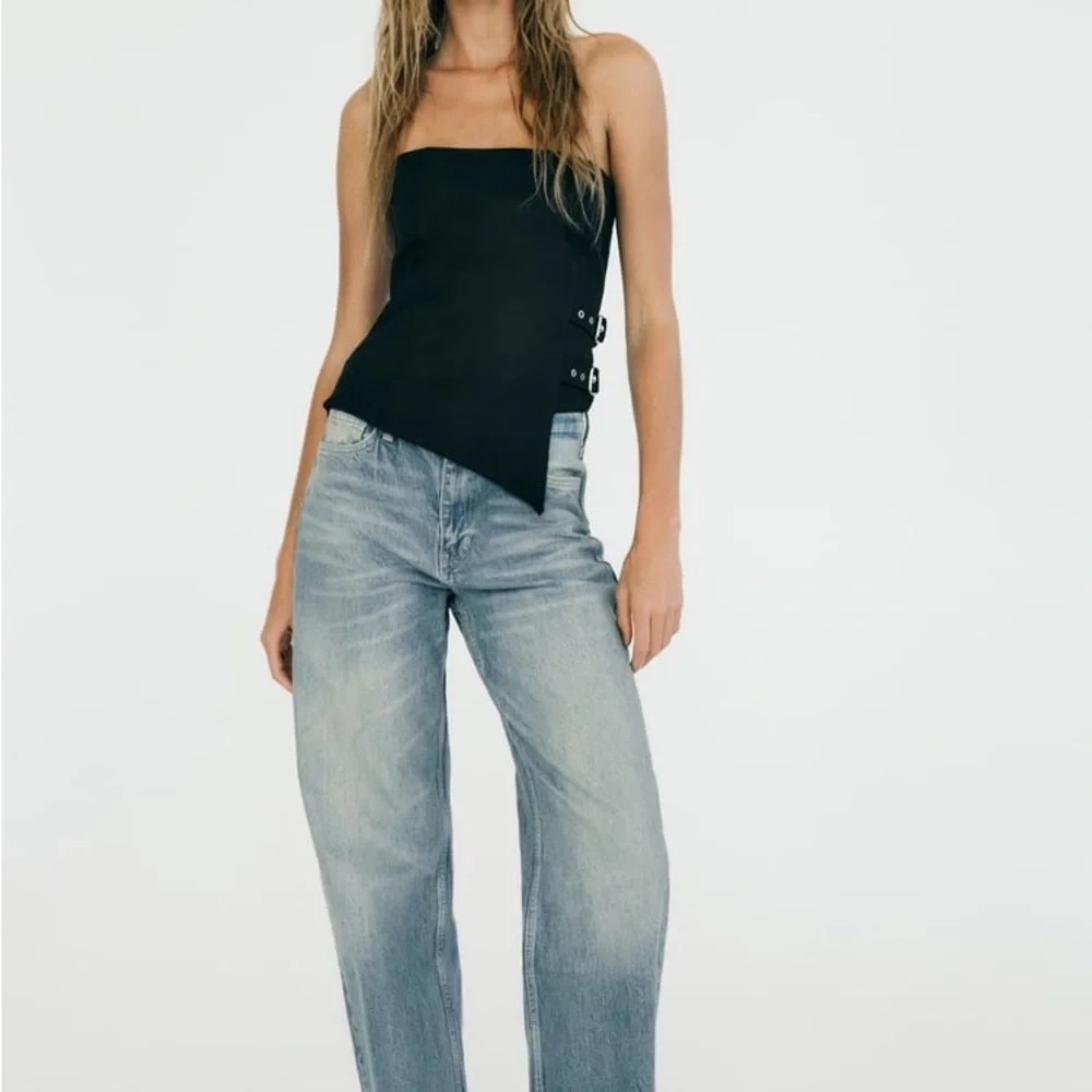 STRAPLESS BUCKLE TOP - Picture 1 of 4